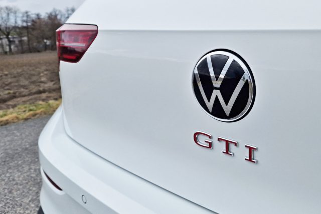 Test Volkswagen Golf GTI s manuální převodovkou (2023)