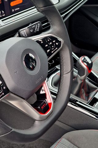 Test Volkswagen Golf GTI s manuální převodovkou (2023)