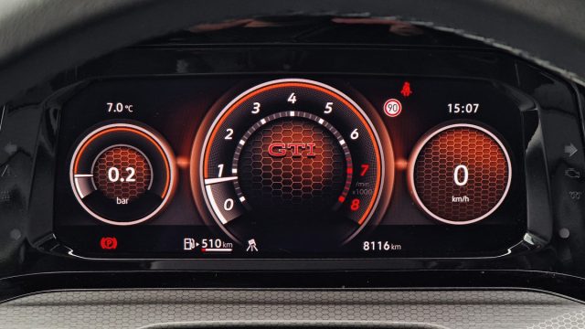 Test Volkswagen Golf GTI s manuální převodovkou (2023)