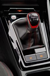 Test Volkswagen Golf GTI s manuální převodovkou (2023)