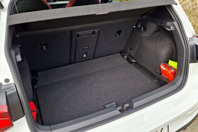 Test Volkswagen Golf GTI s manuální převodovkou (2023)