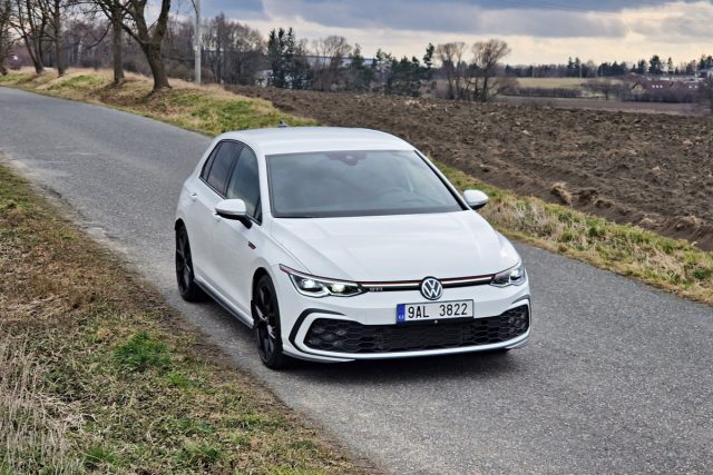 Test Volkswagen Golf GTI s manuální převodovkou (2023)