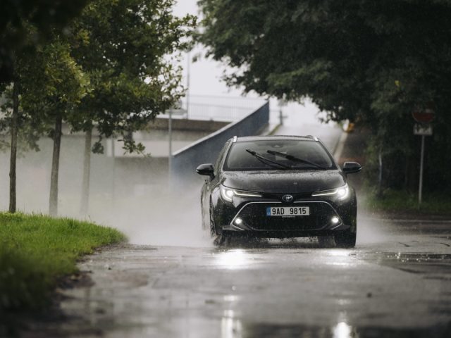 toyota-aquaplanning