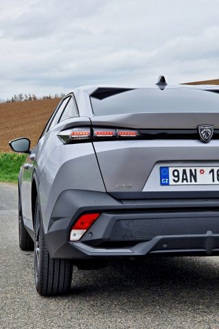 Test Peugeot 408 1.2 PureTech 130 EAT8 (2023)