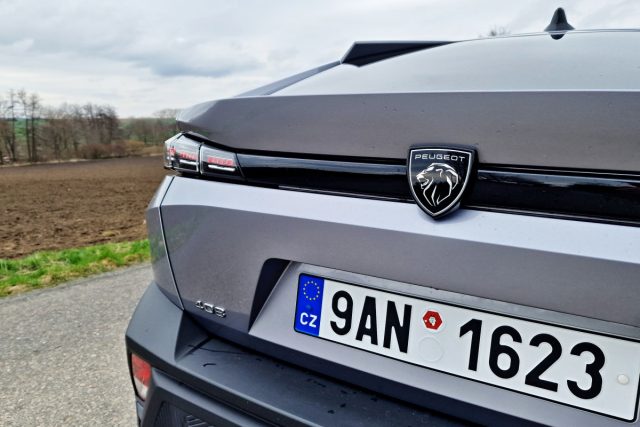 Test Peugeot 408 1.2 PureTech 130 EAT8 (2023)