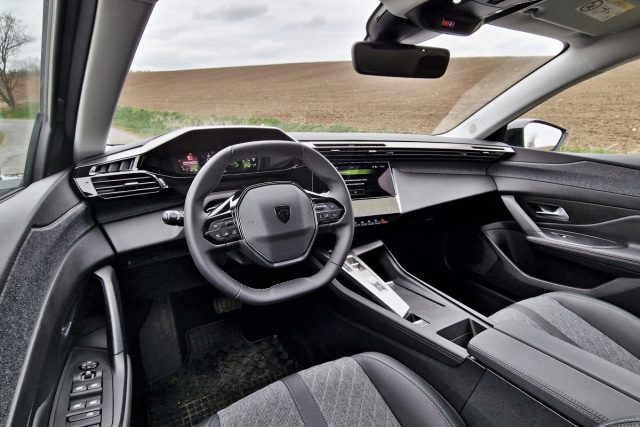 Test Peugeot 408 1.2 PureTech 130 EAT8 (2023)