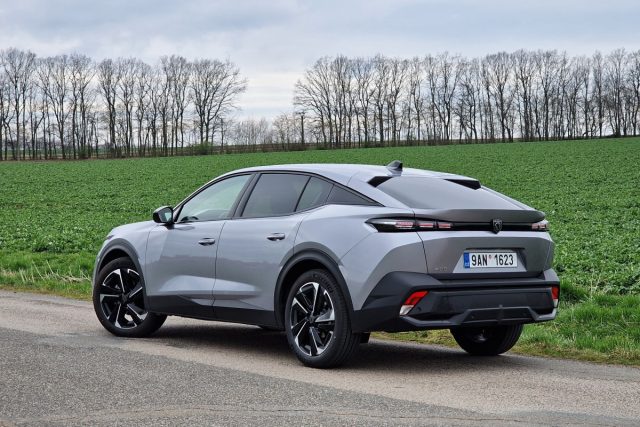 Test Peugeot 408 1.2 PureTech 130 EAT8 (2023)