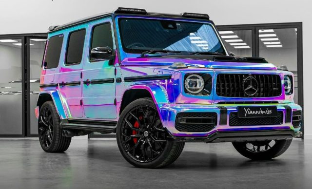 Desetiletá slečna dostala od rodičů Mercedes-AMG G63. Polepit jej nechali do barvy matčiných nehtů