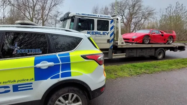 velka_britanie-policie_suffolk-zabavene_ferrari_f40