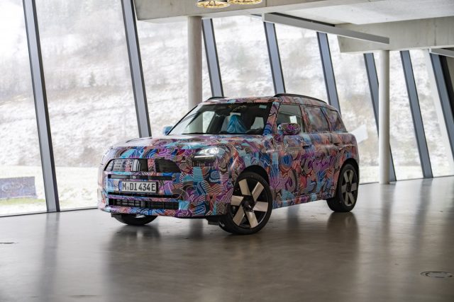 MINI představuje první prvky designu budoucí generace rodiny modelů
