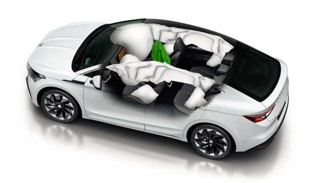 SKODA_Enyaq_iV-centralni_airbag
