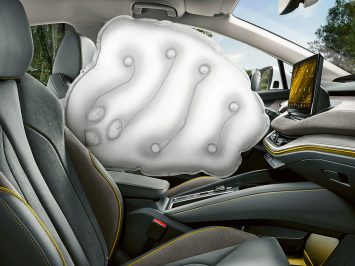 SKODA_Enyaq_iV-centralni_airbag-interier