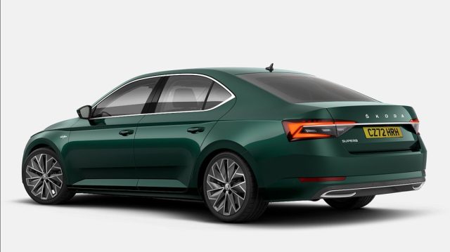 Škoda Superb s lakem Amazonian zelená v konfigurátoru