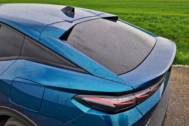 Test Peugeot 408 e-GT HYBRID 225 e-EAT8 (2023)