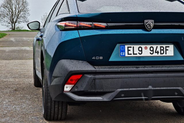 Test Peugeot 408 e-GT HYBRID 225 e-EAT8 (2023)