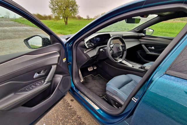 Test Peugeot 408 e-GT HYBRID 225 e-EAT8 (2023)