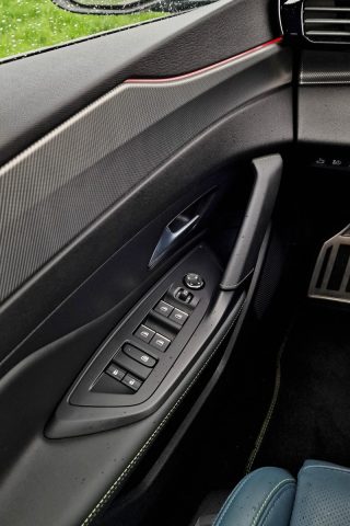 Test Peugeot 408 e-GT HYBRID 225 e-EAT8 (2023)