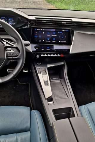 Test Peugeot 408 e-GT HYBRID 225 e-EAT8 (2023)