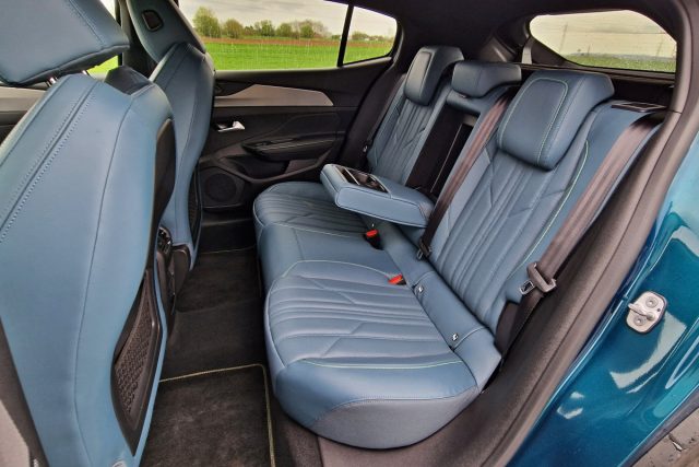 Test Peugeot 408 e-GT HYBRID 225 e-EAT8 (2023)