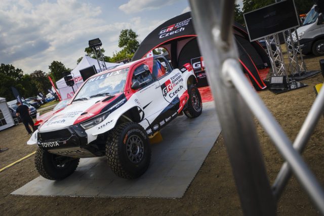 Toyota_Gazoo_Racing_Czech-Rallye_Dakar-Tomas_Ourednicek-David_Kripal-Toyota_hilux_T1_plus-DKR- (1)