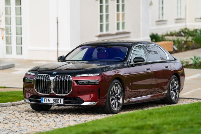 První jízda: BMW 750e xDrive (2023)