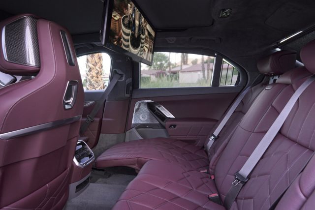 První jízda: BMW 750e xDrive (2023)