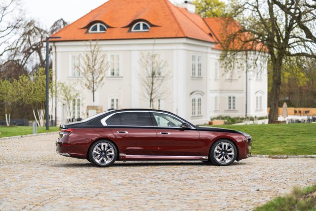 První jízda: BMW 750e xDrive (2023)