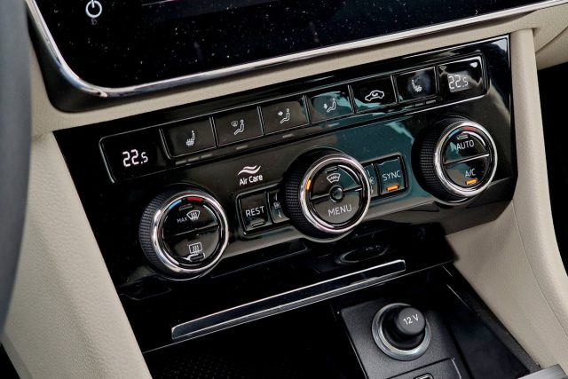 Test Škoda Superb Combi 2.0 TDI 4×4 DSG (2023)