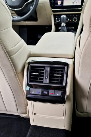 Test Škoda Superb Combi 2.0 TDI 4×4 DSG (2023)