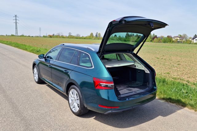 Test Škoda Superb Combi 2.0 TDI 4×4 DSG (2023)