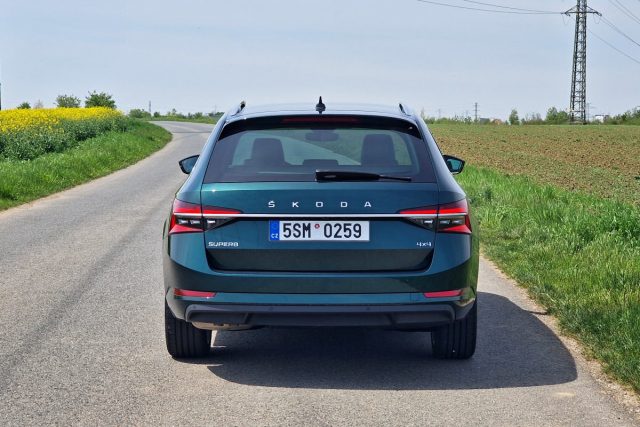 Test Škoda Superb Combi 2.0 TDI 4×4 DSG (2023)