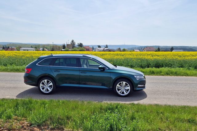 Test Škoda Superb Combi 2.0 TDI 4×4 DSG (2023)