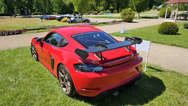 Sraz Porsche Clubu Praha - zámek Liblice - červen 2023