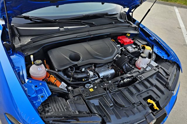 Test Alfa Romeo Tonale Plug-In Hybrid Q4 (2023)