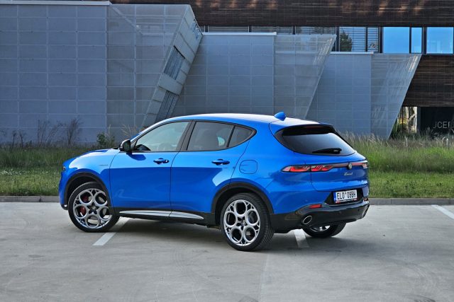 Test Alfa Romeo Tonale Plug-In Hybrid Q4 (2023)
