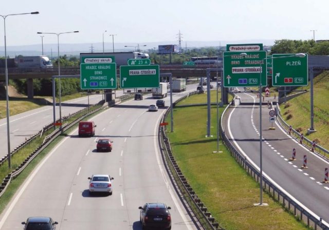 Pražský okruh bude mít u Černého mostu šest jízdních pruhů. Potvrdil to ředitel ŘSD