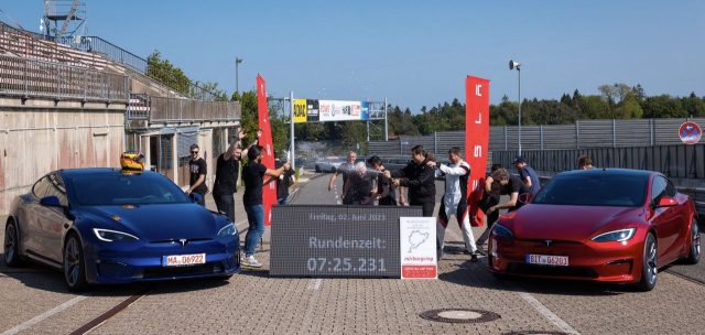 rekord-nurburgring-tesla_model_s_plaid