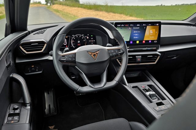 Test CUPRA Leon Sportstourer 2.0 TSI DSG 140 kW (2023)
