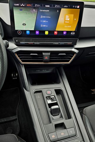 Test CUPRA Leon Sportstourer 2.0 TSI DSG 140 kW (2023)