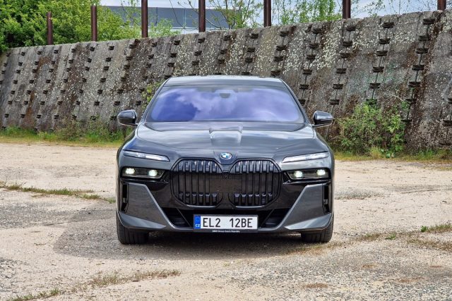 Test BMW i7 xDrive60 | elektromobil (2023)
