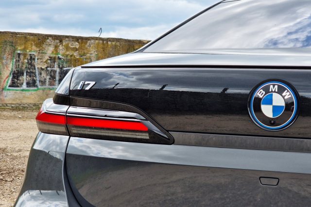Test BMW i7 xDrive60 | elektromobil (2023)
