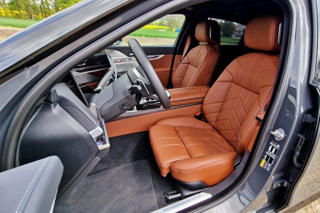 Test BMW i7 xDrive60 | elektromobil (2023)
