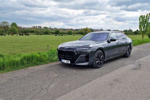 Test BMW i7 xDrive60 | elektromobil (2023)