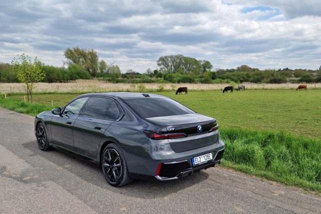 Test BMW i7 xDrive60 | elektromobil (2023)