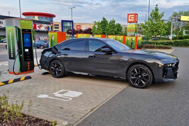 Test BMW i7 xDrive60 | elektromobil (2023)