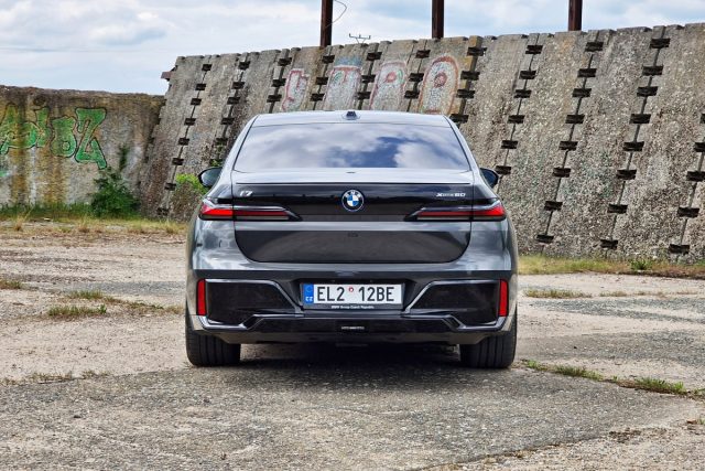 Test BMW i7 xDrive60 | elektromobil (2023)