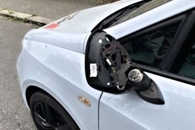 Našli jste auto poškozené pyrotechnikou? Škody zaplatí jen dobré pojištění