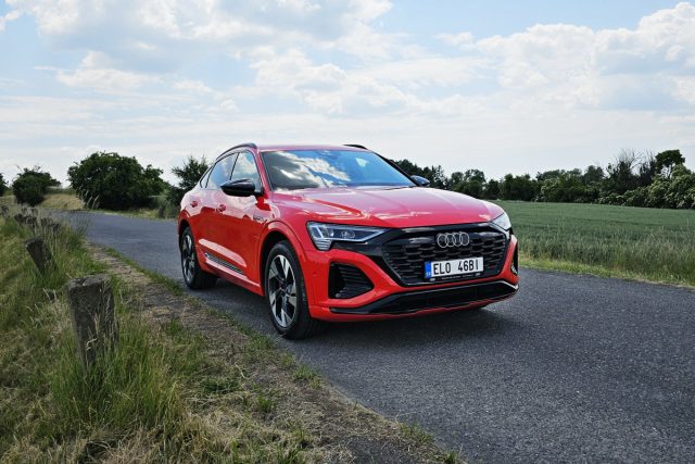 Test Audi Q8 Sportback 55 e-tron quattro | elektromobil (2023)