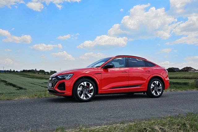 Test Audi Q8 Sportback 55 e-tron quattro | elektromobil (2023)