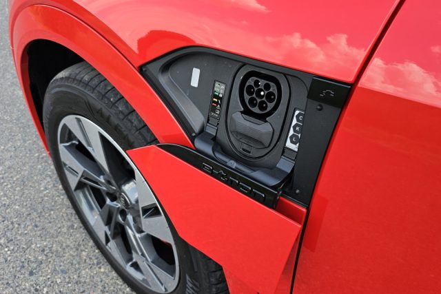Test Audi Q8 Sportback 55 e-tron quattro | elektromobil (2023)